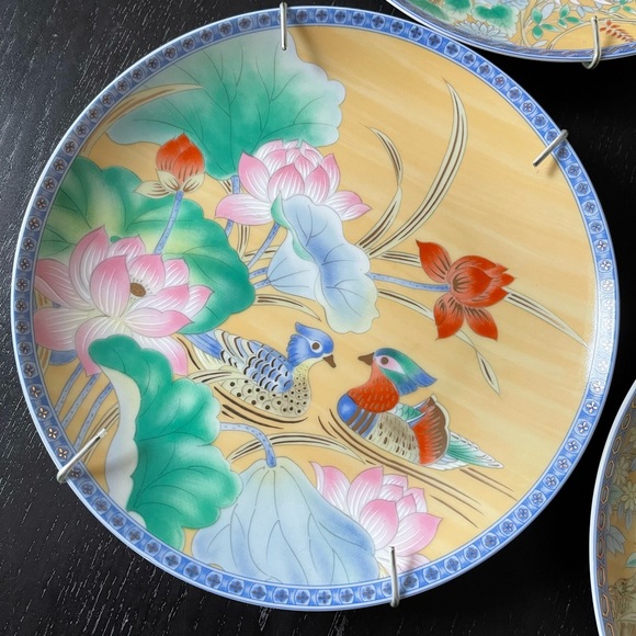 Set of FOUR Japanese decorative plates. - Picture 2 of 12